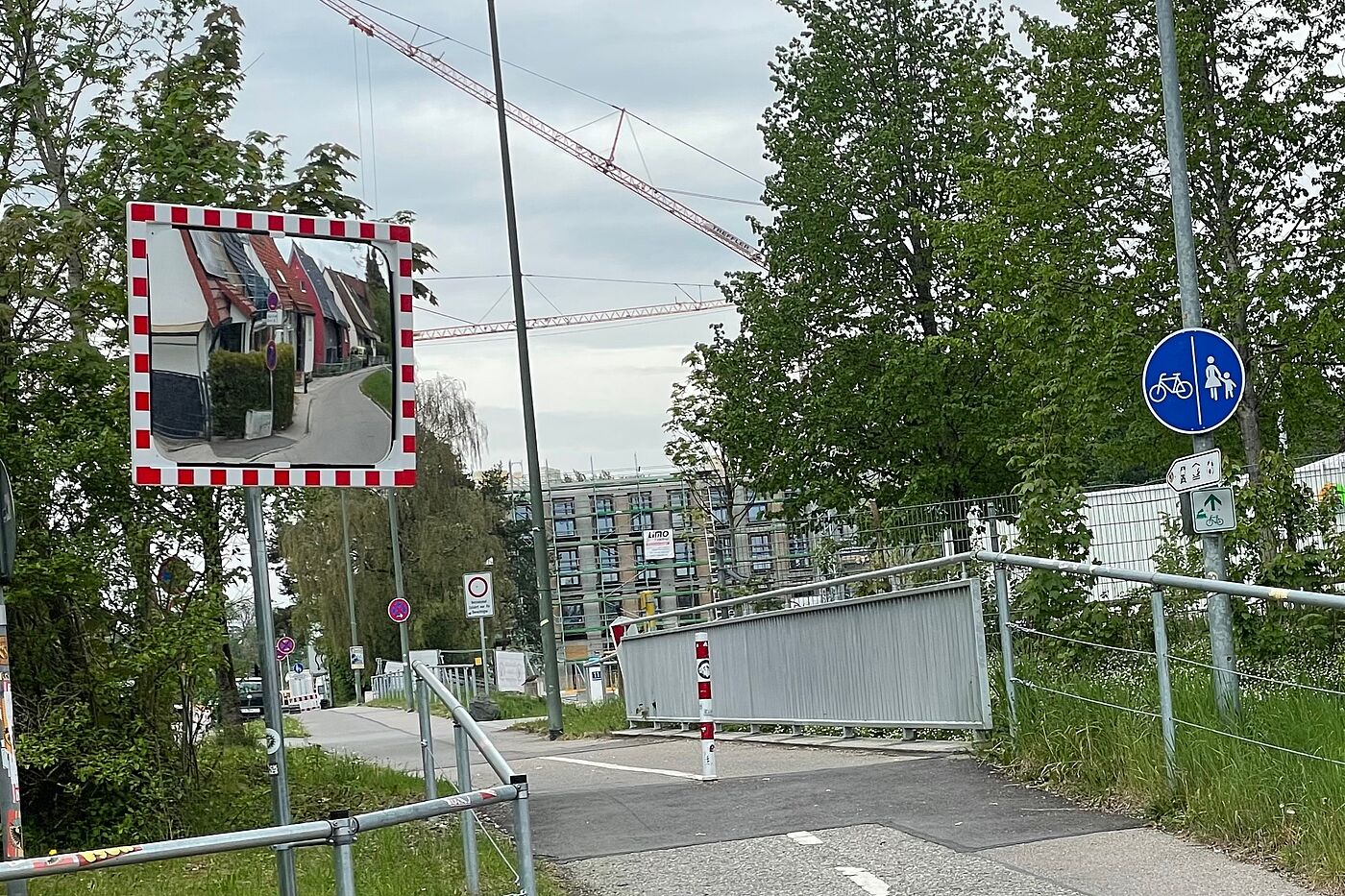 Spiegel am Radweg