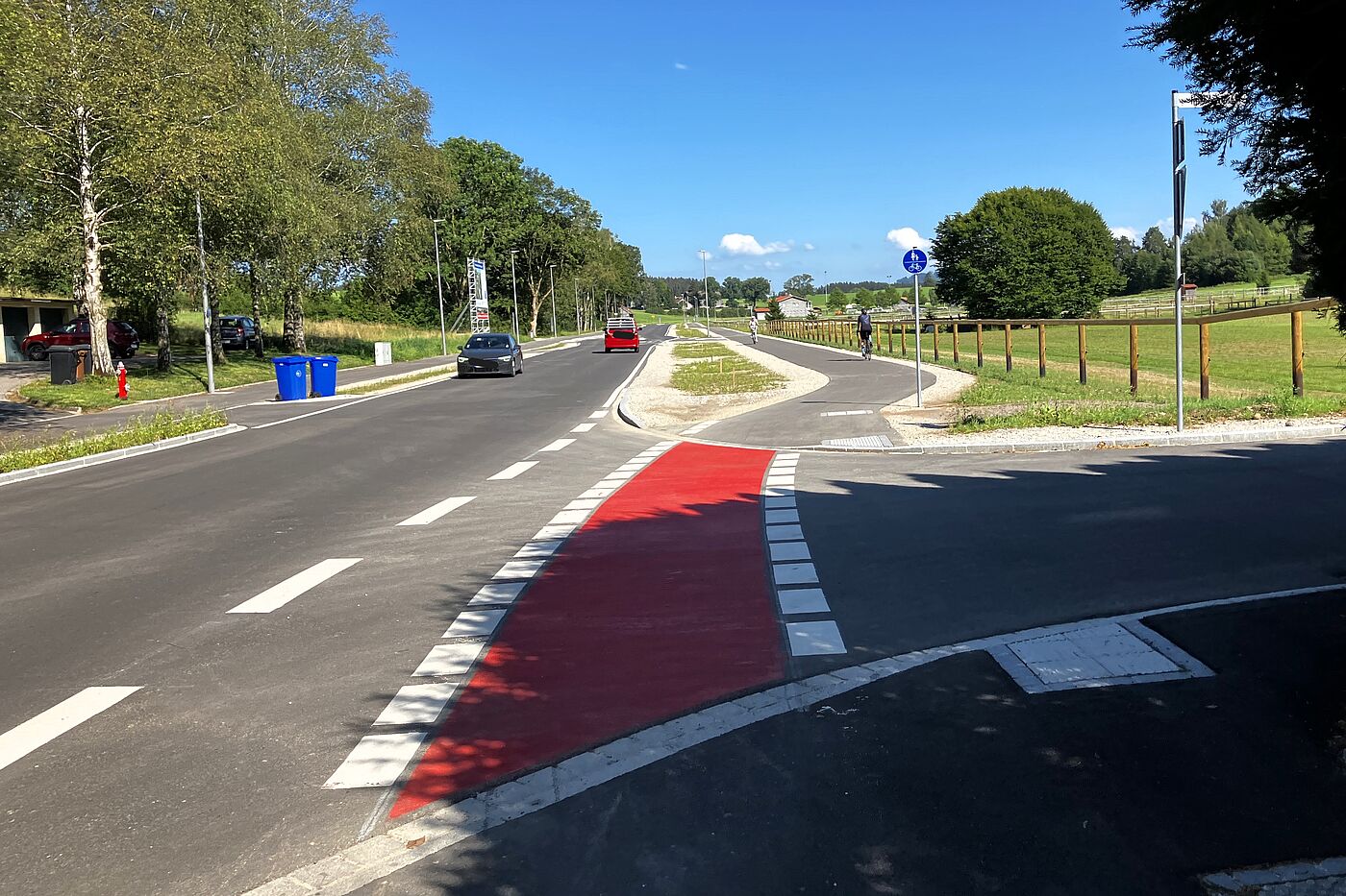Hochwiesstraße neu Straße mit abgesetzem Geh- und Radweg