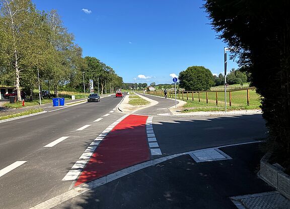 Hochwiesstraße neu Straße mit abgesetzem Geh- und Radweg