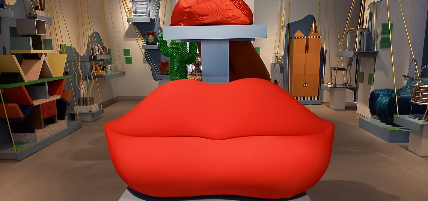 Das ROTE Sofa im Kestner-Museum zu Hannover
