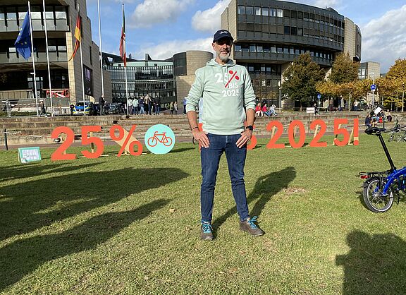 ADFC NRW Vorsitzender Axel Fell vor Landtag NRW in Düsseldorf